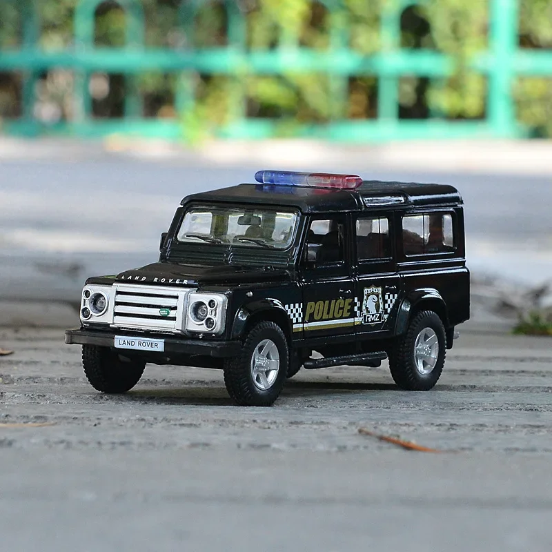 

1:36 Land Rover Defender Police car High Simulation Diecast Car Metal Alloy Model Car Children's toys collection gifts X10