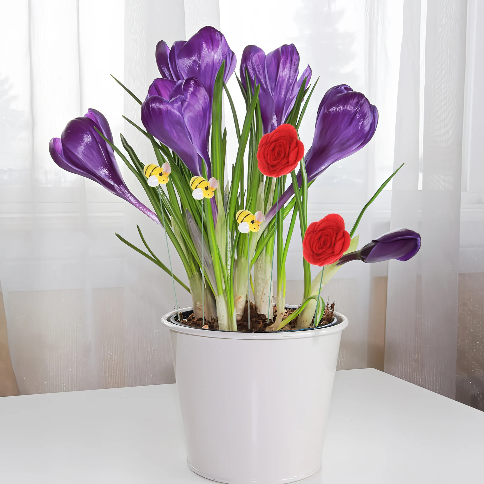 

1 set Simulated Flower Bee Stakes 3D Decorative naments Garden Yard Patio Artificial Lawn Resin Planter Statue Decor