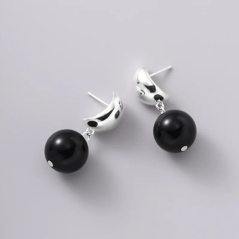 S25 فضة دعم كشف بالجملة العقيق الأسود الكرة أقراط المؤنث موضة شخصية C-شكل نصف دائرة