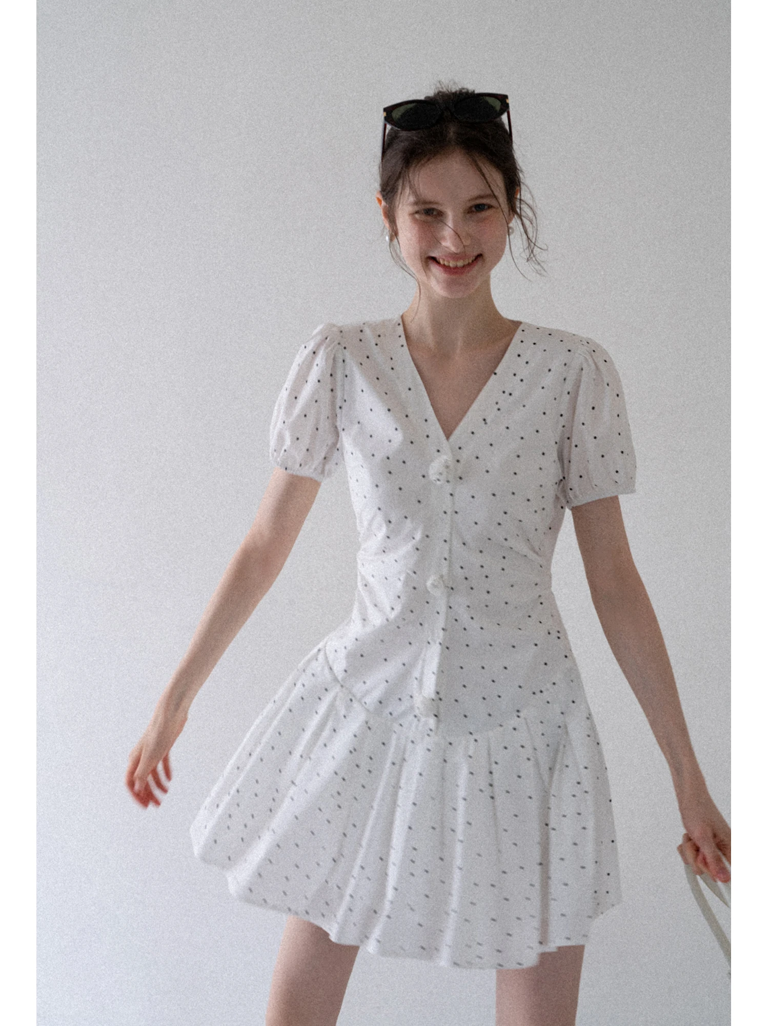 

Eggka White Polka Dot Floral V-ne ort Dr Slimming A-line Skirt Gentle Summer Faion French Sle High Waist Bubble Sl...