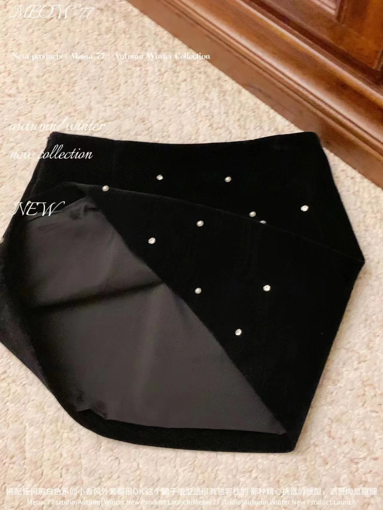 

Counter Quality Luxury Diamonds Corduroy Fabric Short Skirt For Women 2024 Autumn New In High Waist Slim Mini Black Skirt