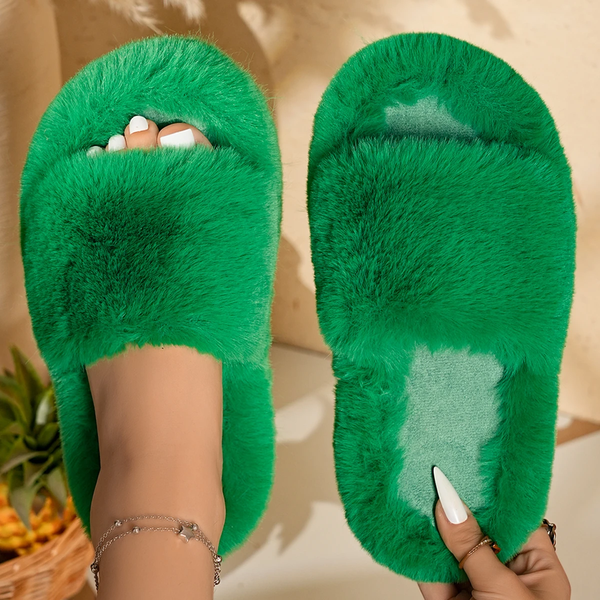 Designer Home Slides Women Furry Fur Plush Slippers Fluffy Luxury Slip on Platform Women Shoes Designer Women Cotton Slippers