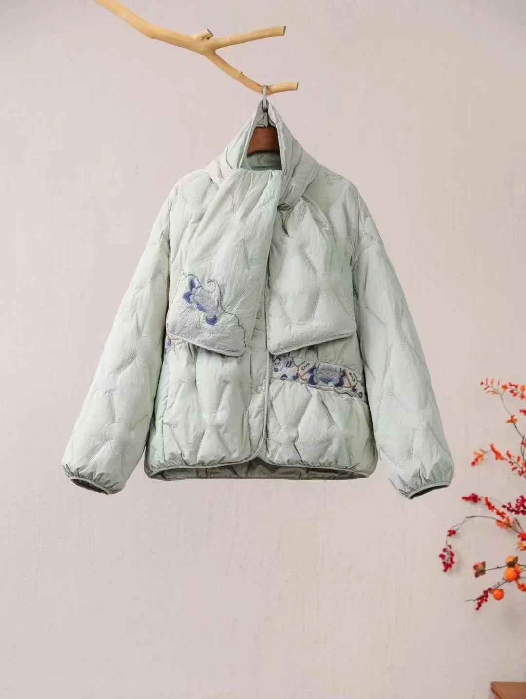 Fashion down jackets for women Light green short winter coats with scarf Original retro embroidery Padded jacket New outerwear