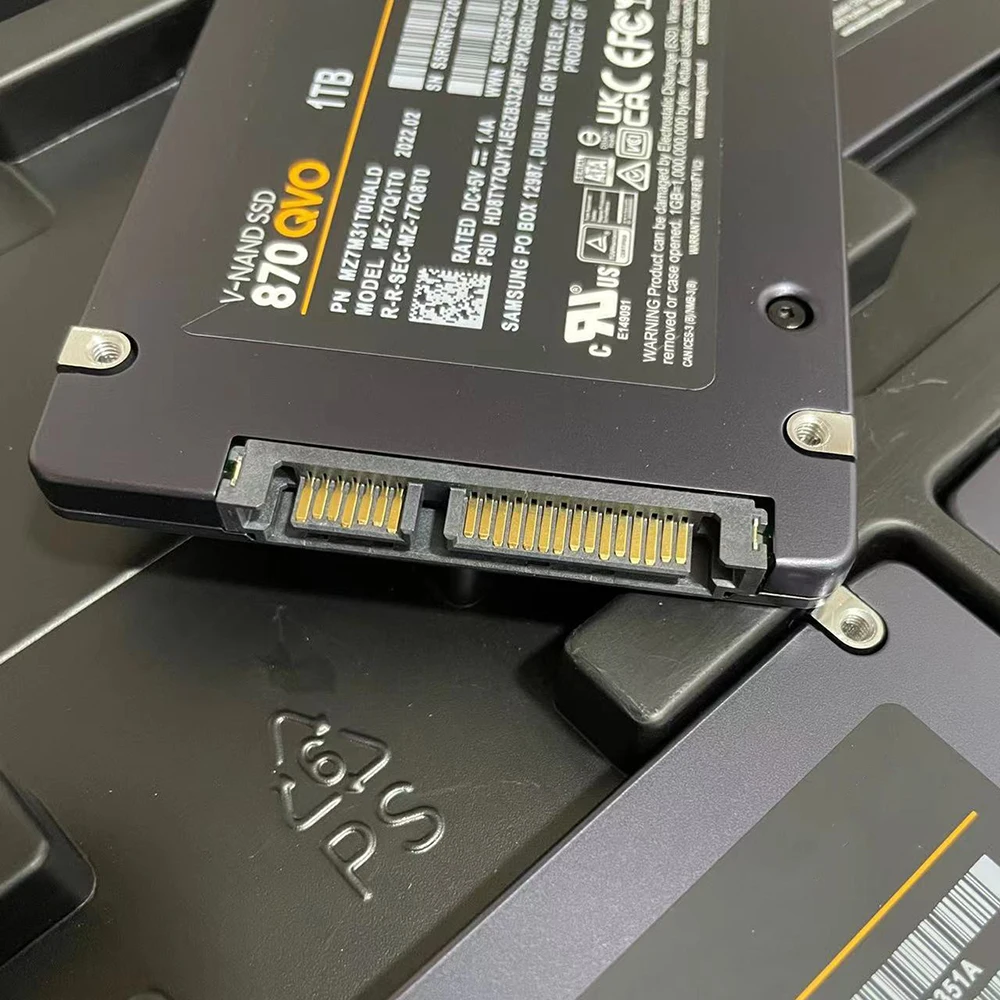 870 QVO untuk Samsung Solid State Drive 《 1T SATA 2.5 "SSD