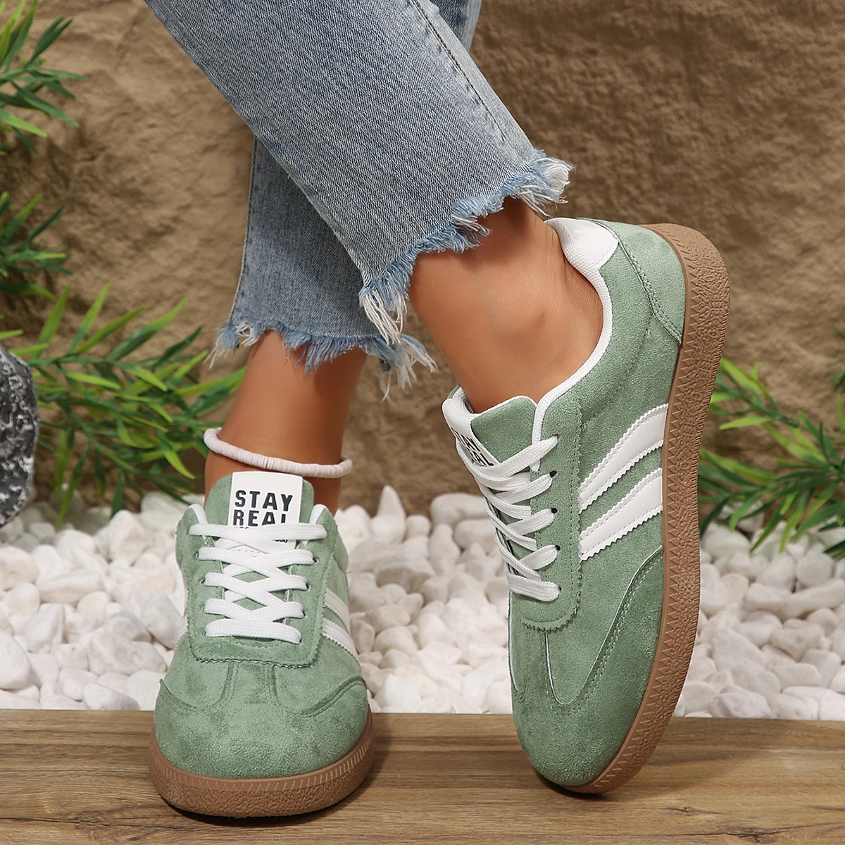 2026 Herbst Damenmode Wildleder-Sneaker mit Doppelschnallen-Metalldetails Leichte Atmungsaktive Bequeme Freizeitschuhe – Detail 18