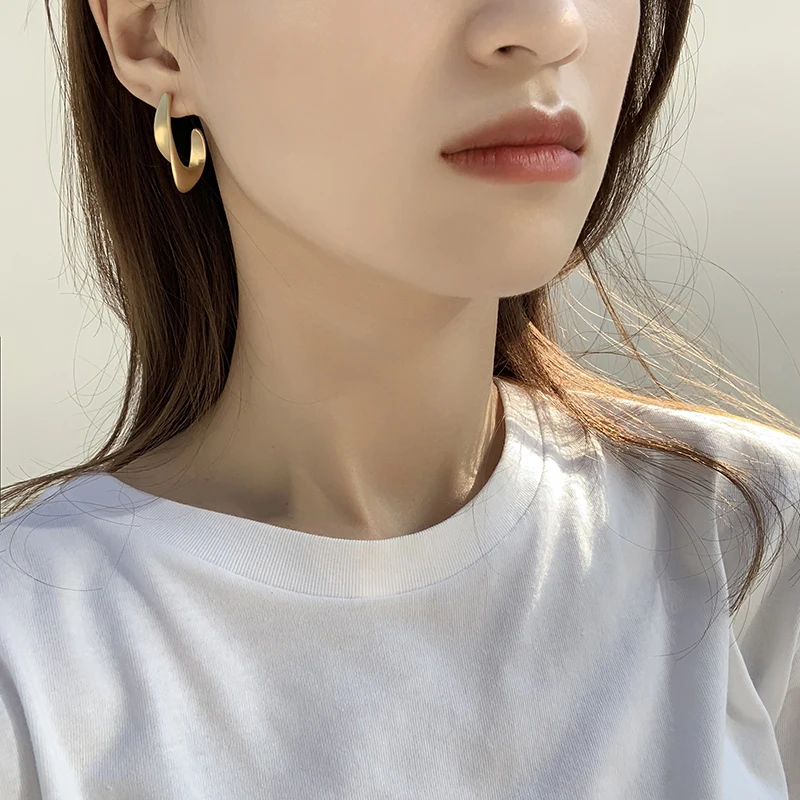 2023 Fashion simple retro metal earrings hot-selling earrings, women\'s party gifts
