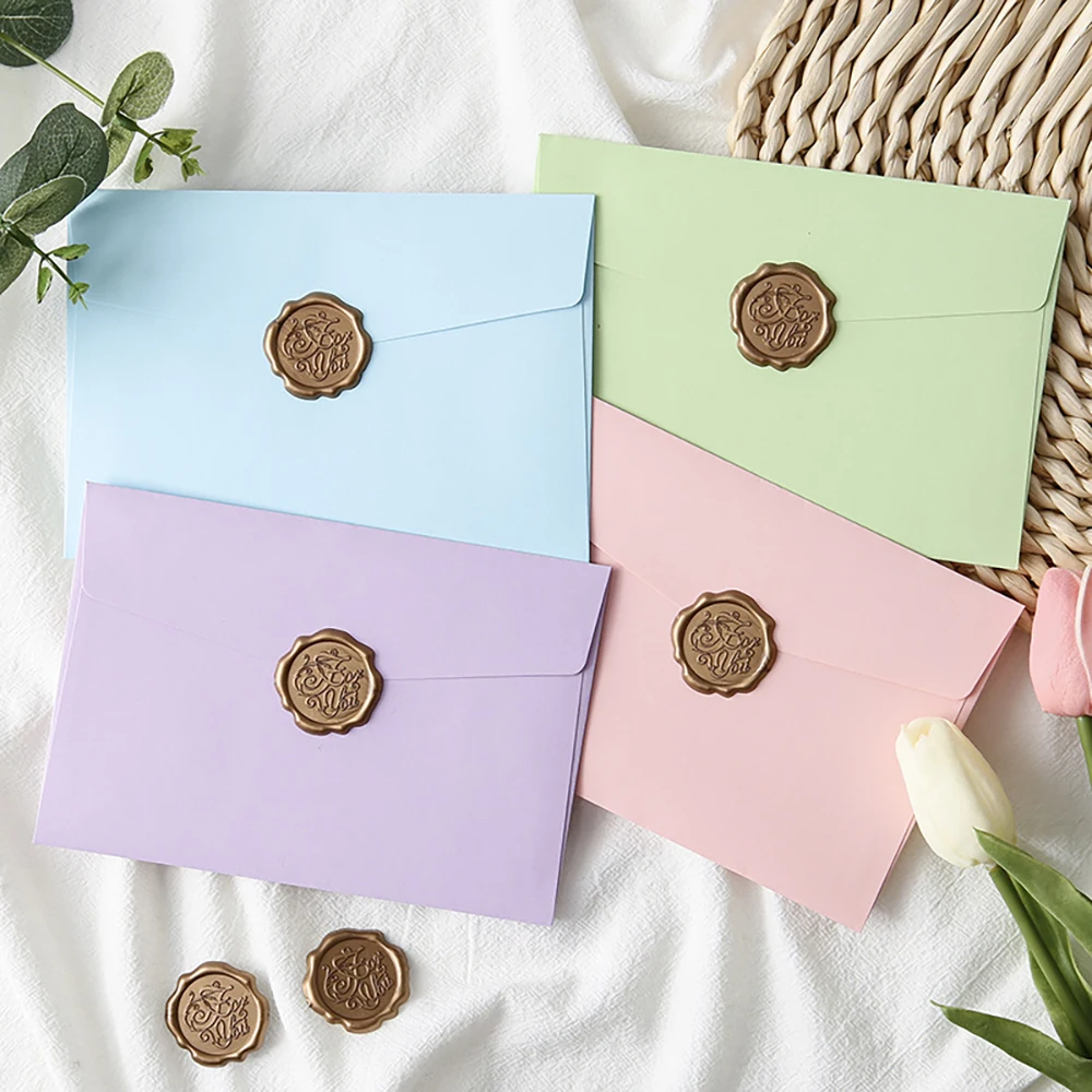 

20 листов цветных конвертов, цветовая гамма макарон, однотонные конверты в западном стиле, с местом для рукописного пожелания.