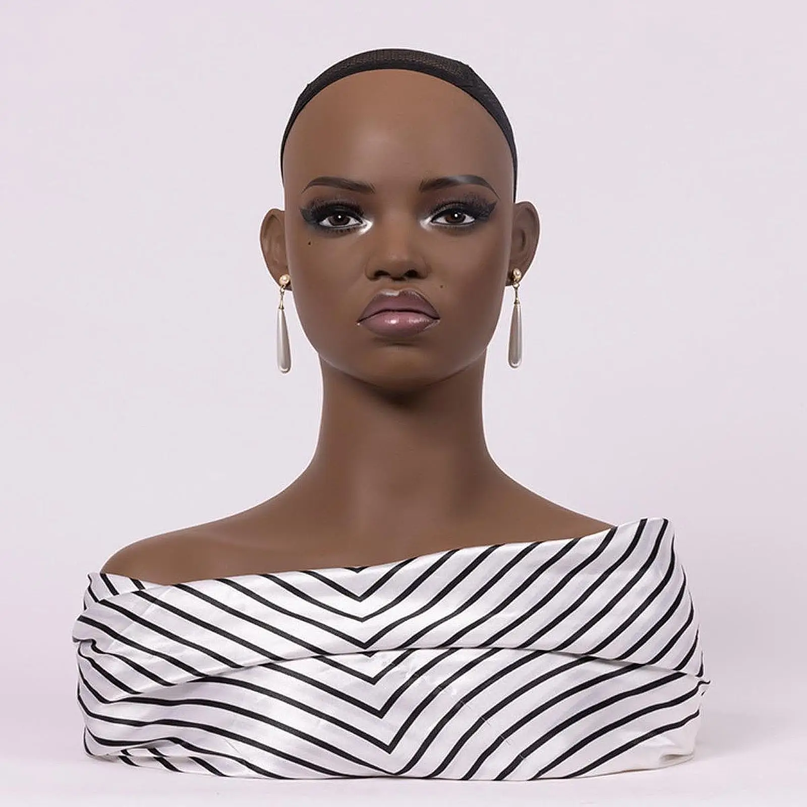 

Realistic Female Mannequin Head with Shoulder for Jewelry Necklace Wig