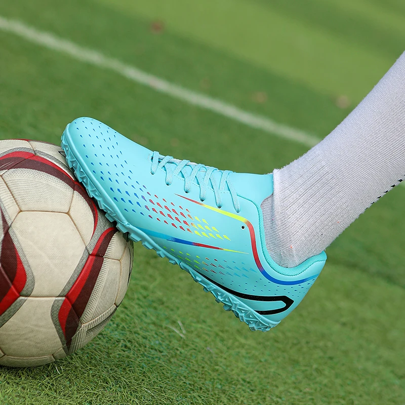 A pair of children's four-season leather football shoes with stud detailing,wear-resistant football shoes,sizes 34-45，ZS-2305Q-1