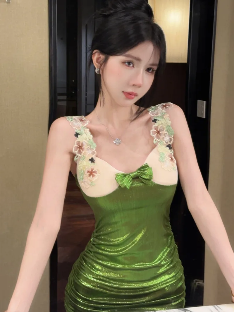 Korean 2024 Summer Version Design Sense Three-dimensional Flower Embroidery Sexy Cinching Waist Wrap Hip Sling Short Dress KKP8