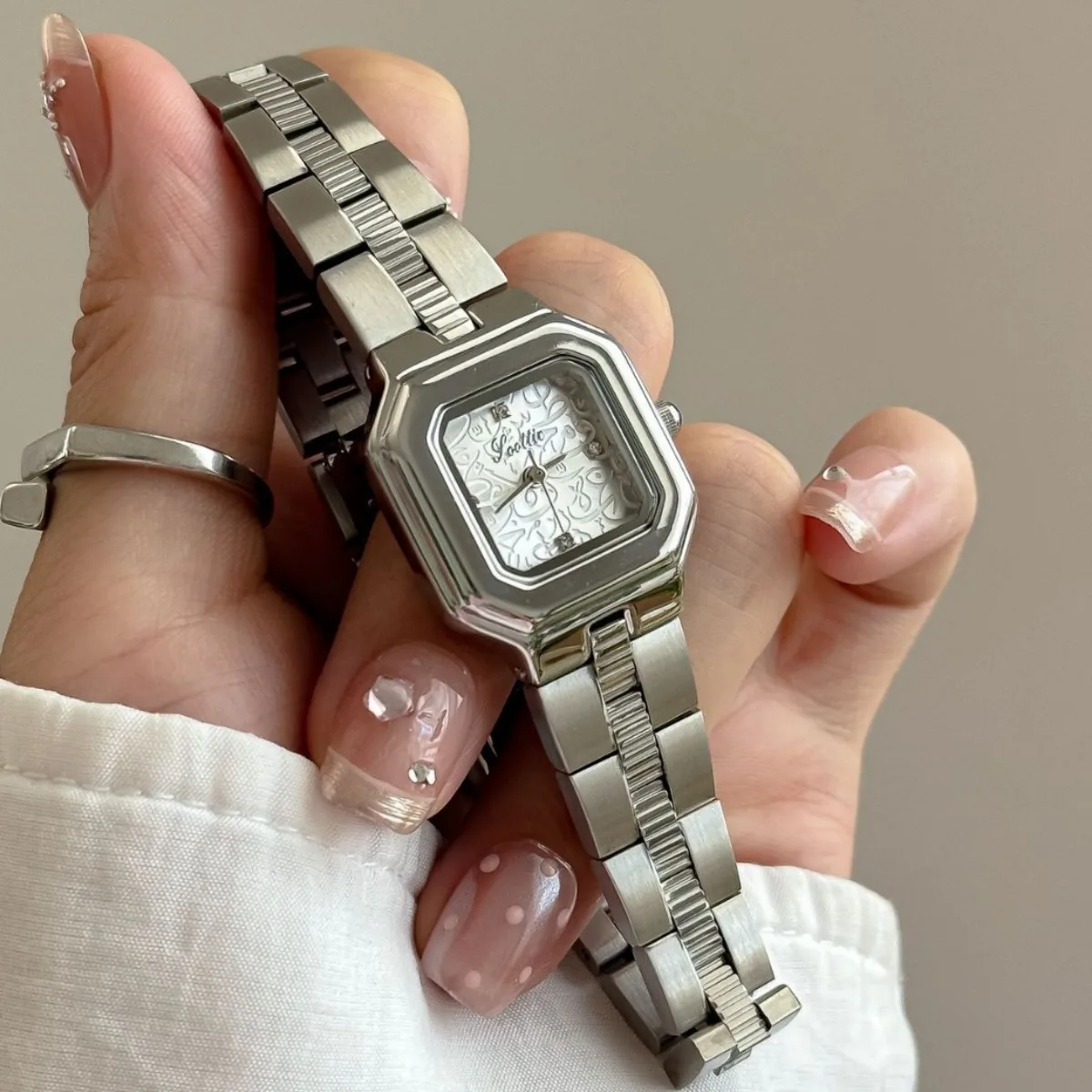 Women'S Watch With Steel Band, Mini Square Embossed Dial, High-Quality Women'S Wristwatch, Creative Gift For Women.