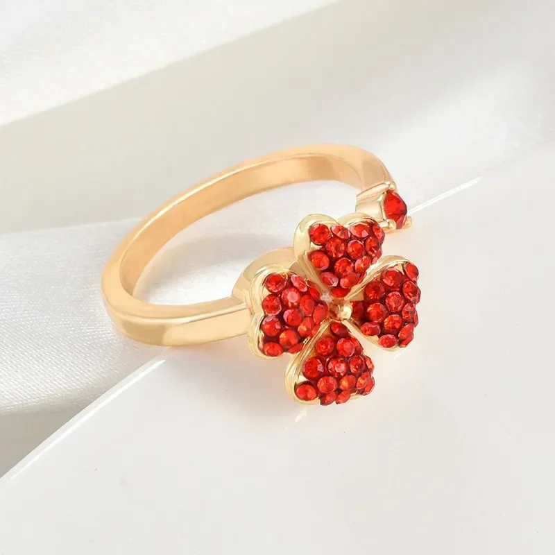 

A new four-leaf clover red rotating ring and open ring, for your best friend