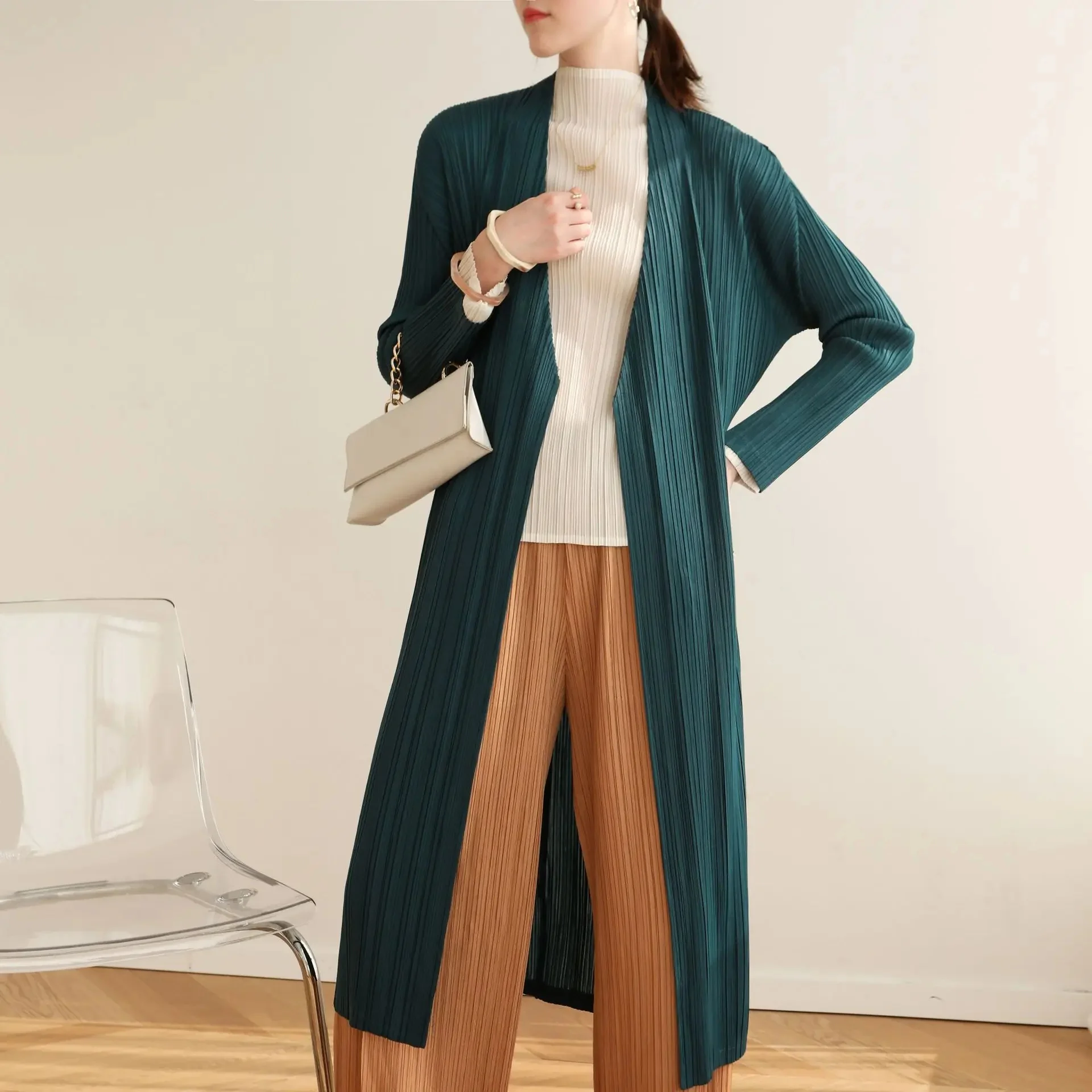 

2021 Autumn New pleats Miyake trench coat for women Fashion Solid Long Sleeve Loose Large Size Coats