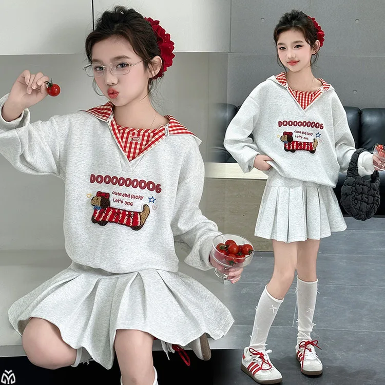 

Комплект толстовок с капюшоном для девочек-подростков, осень 2025 г., детский топ с рисунком собаки + плиссированная юбка, 2 предмета, одежда для маленьких детей, костюм, детская одежда