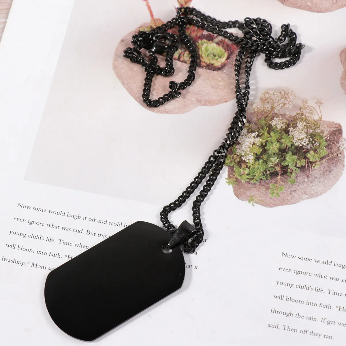 Collar de Acero Inoxidable con Placa Militar de Camuflaje 4.8x2.5x0.5cm, Colgante Pulido Tipo Dog Tag Grabado, Regalo para Fanáticos Militares