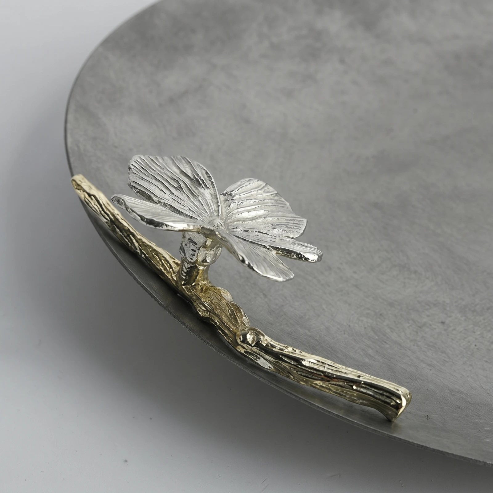 tray-with-flower-decorations-sophisticated-oval-serving-tray-versatile-long-lasting-for-tabletop-coffee-table