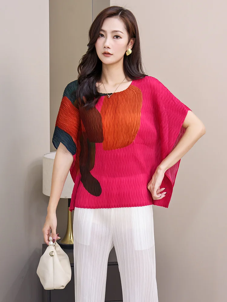 Miyake 2025 verão nova onda borda fenda de manga curta camiseta feminina manga morcego em torno do pescoço solto topo de manga curta