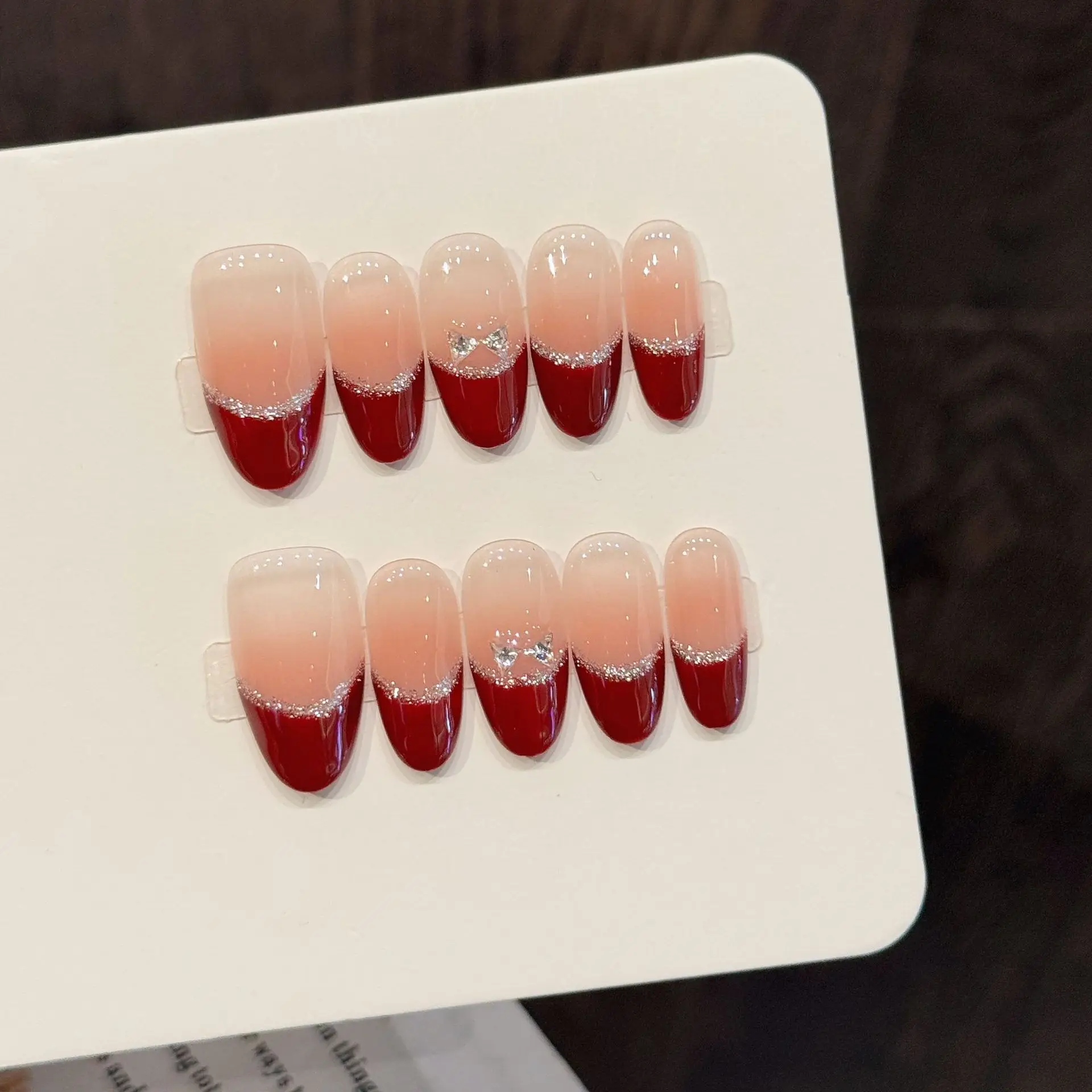 Faux ongles ovales courts à pression, rouge, nu, argent, nœud à paillettes, faits à la main, élégants, blancs, améliorant l'art des ongles, avec 4 pièces, 10 pièces