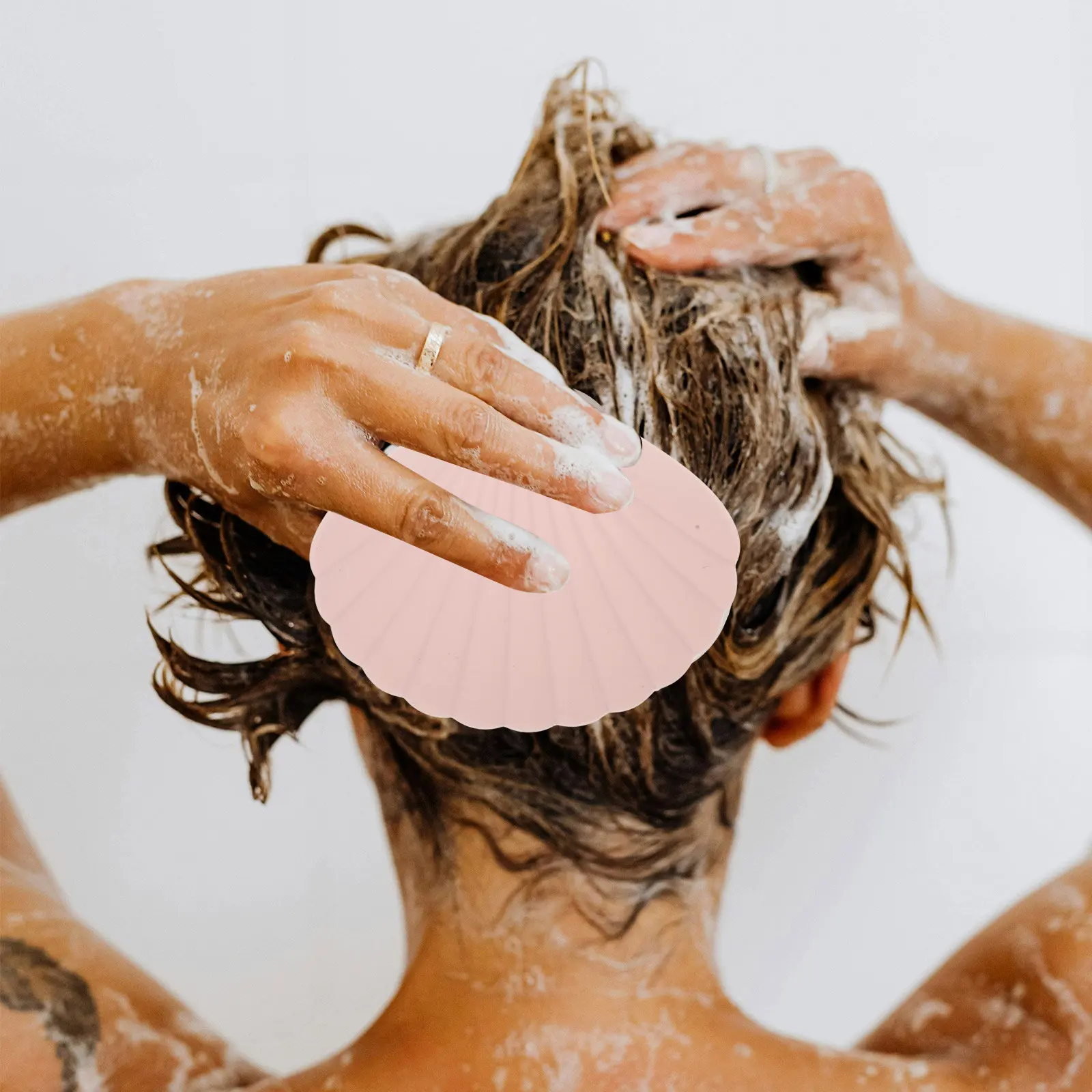 

Мягкая силиконовая щетка-массажер для кожи головы в форме ракушки для отшелушивания и стимуляции роста волос, легко моется, для ежедневного использования