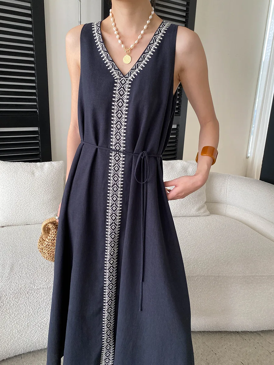 Frühlings- und Sommerkleid für Damen, lässig, einfarbig, V-Ausschnitt, Bohemian-Stil, bestickter Bund, ärmellos – Detail 13