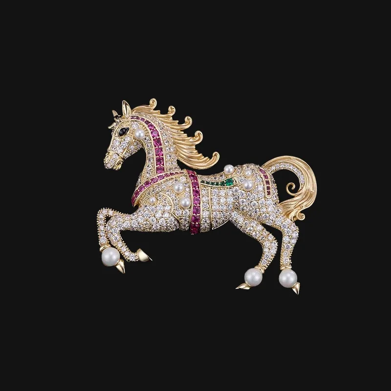 

Year of the Horse Mascot Brooch Full Rhinestone White Horse Pin For Good Luck Career Success Unisex Fashion Shining Jewelry Gift