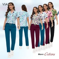 Venta al por mayor, conjunto de uniforme médico estampado con cuello en V, mangas cortas, bolsillos, Top, pantalones médicos suaves, conjuntos de uniformes quirúrgicos de enfermera para mujer