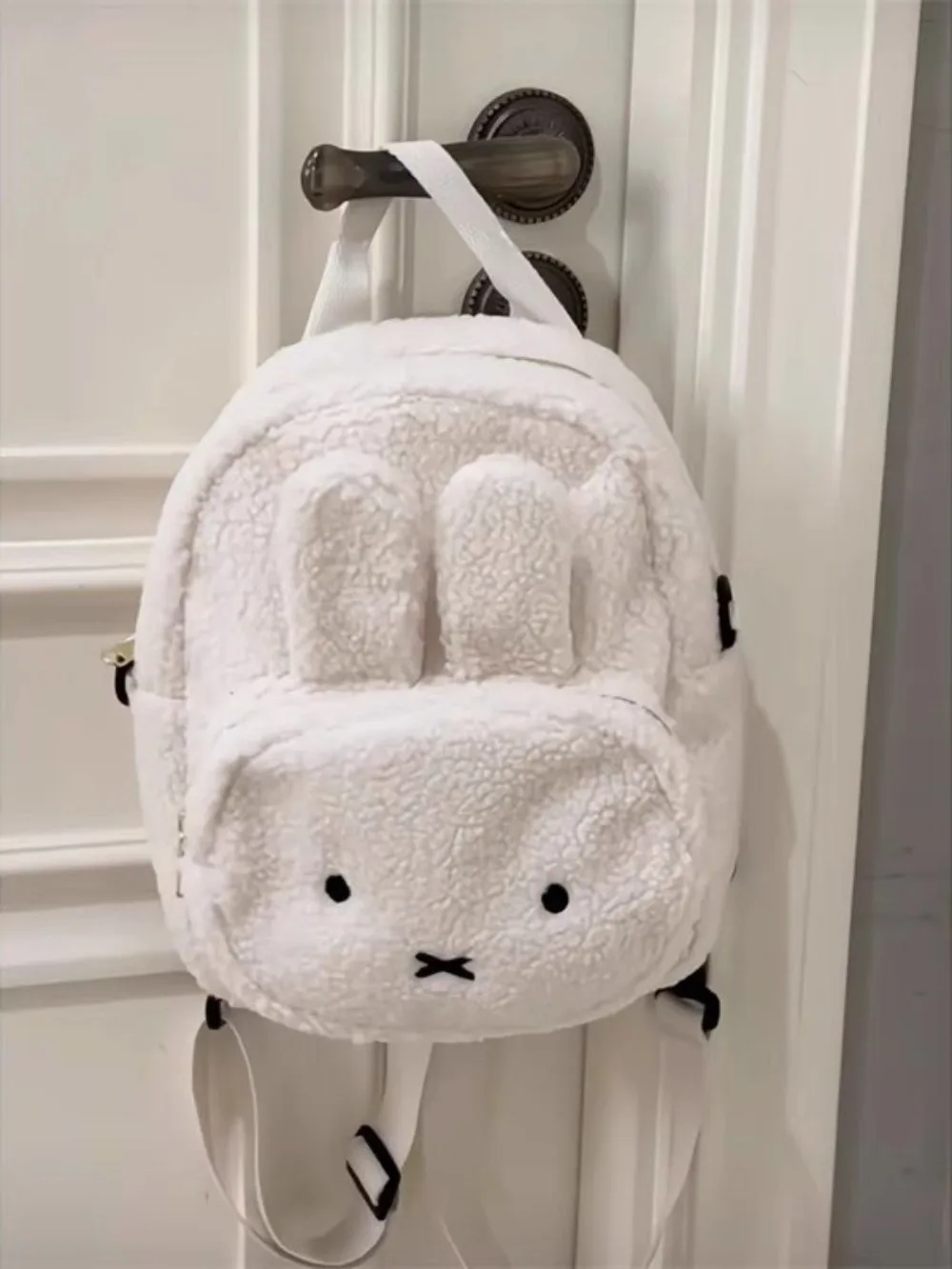 กระเป๋าเป้สะพายหลังลายการ์ตูนกระต่ายมิฟฟี่ ทำจากขนแกะ นุ่มสบาย เหมาะสำหรับฤดูหนาว ใช้งานได้หลากหลาย สไตล์ทันสมัย เหมาะเป็นของขวัญสำหรับคู่รัก