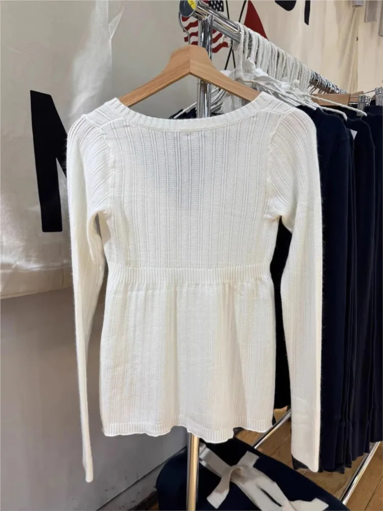 Camisetas blancas de manga larga ajustadas de punto con cuello en V para mujer, camiseta suave de algodón a la moda de otoño, camiseta dulce y bonita de estilo Preppy Y2K, última novedad