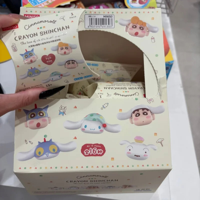 

Оригинальный Cinnamoroll X Crayon Shinchan Series, мини-шкатулка для слепых игрушек, сумка для слепых, модные коллекционные фигурки, детский подарок, демонстрационная фигурка