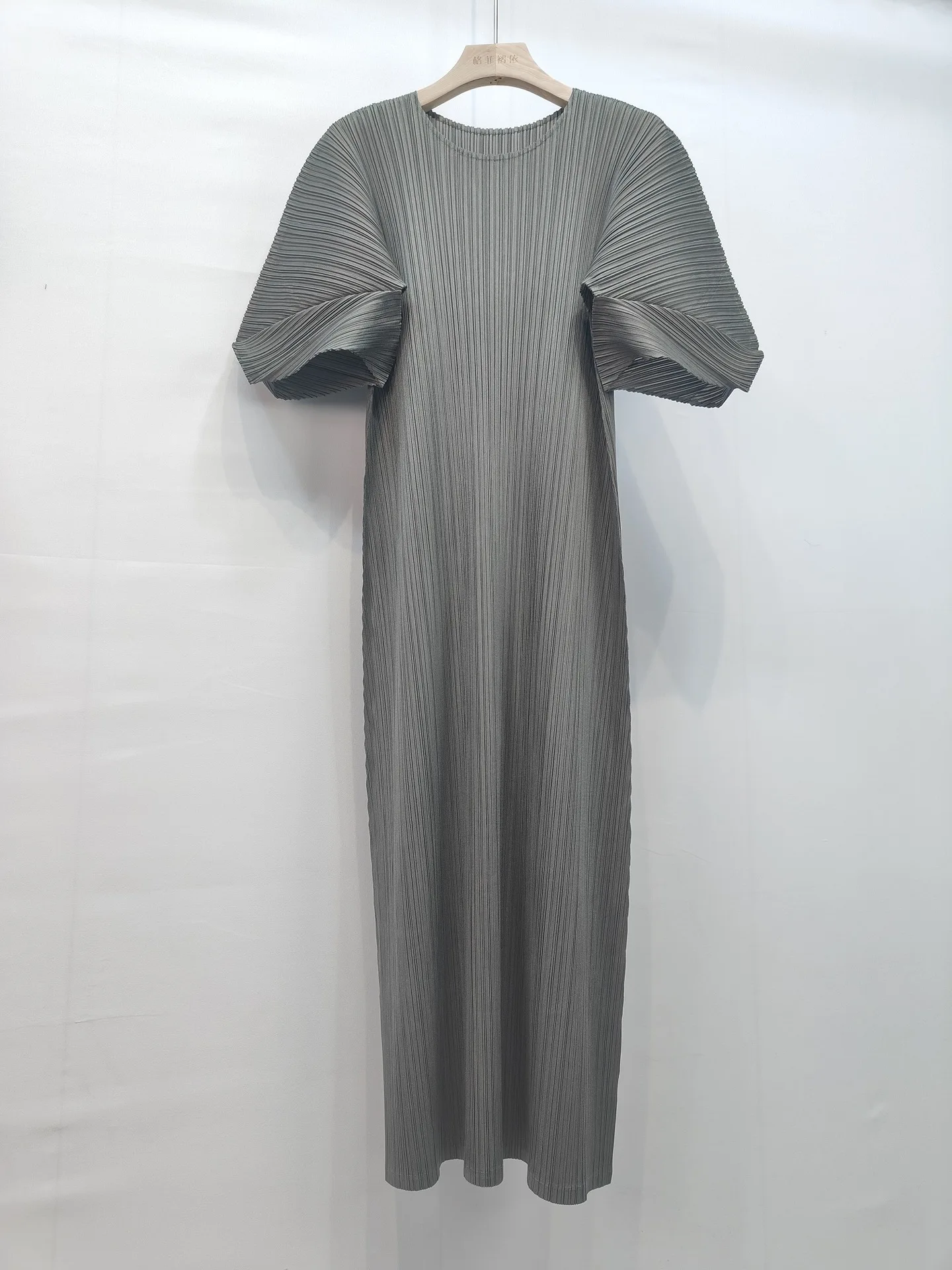 Miyake geplooide effen kleur jurk 2025, zomer nieuwe premium gevoel ronde hals losse mode comfortabele casual lange jurken