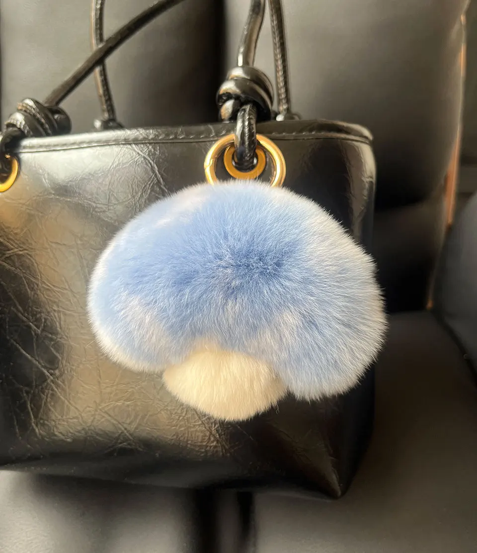 Niedlicher Echter Rex-Kaninchenfell-Pilz-Schlüsselanhänger, Flauschiger Pompon-Autoschlüsselring, Taschenanhänger, Charm im Ins-Stil, Modisches Geschenk für Frauen und Mädchen – Detail 3