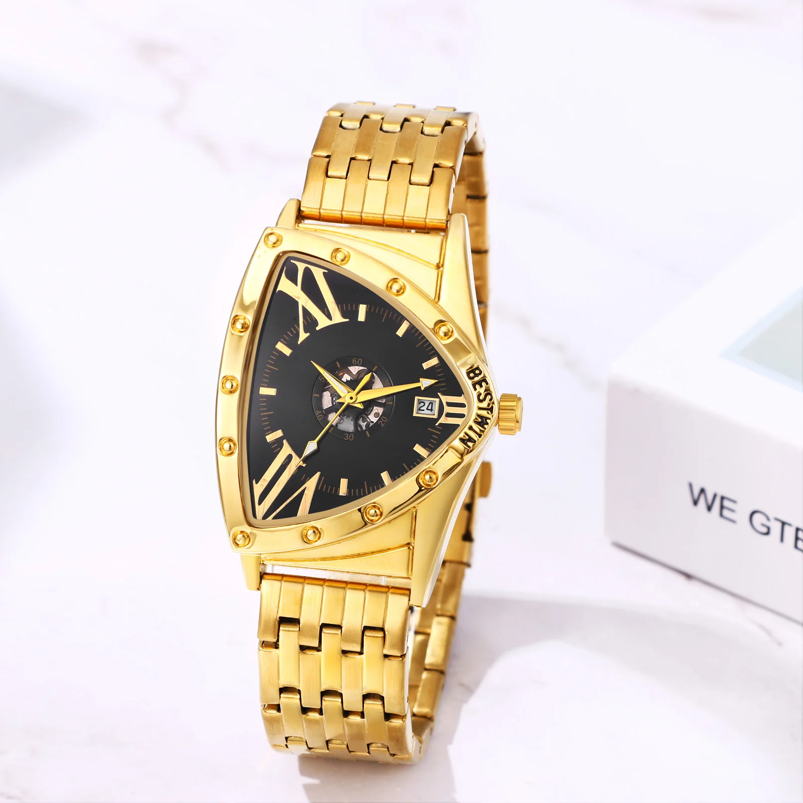 ساعة LANCARDO للرجال بمينا مثلث من الفولاذ المقاوم للصدأ وحزام كوارتز مقاوم للماء ومقياس ماسي وتقويم متاح