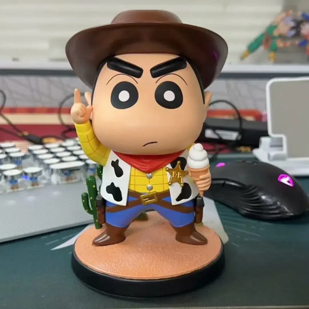 2024 17 cm Crayon Shin-chan Cos Dick Denim Buzz Lightyear Wüste Kaktus Szene Anime Figuren Modell Ornamente Sammeln Spielzeug