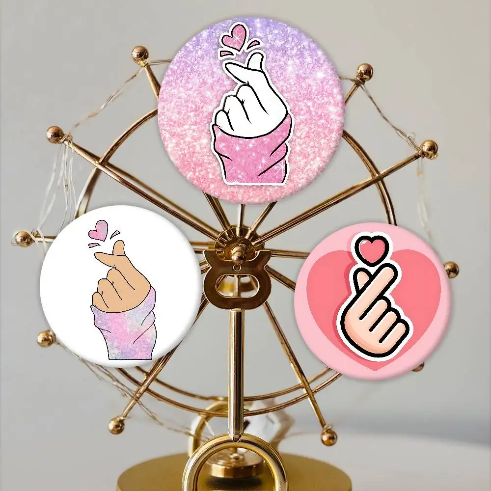 Korean Finger Heart Hand Badges Tinplate Soft Button Pin Brooch Metal Badge Custom Jewelry Accessories Hat Bag Lapel