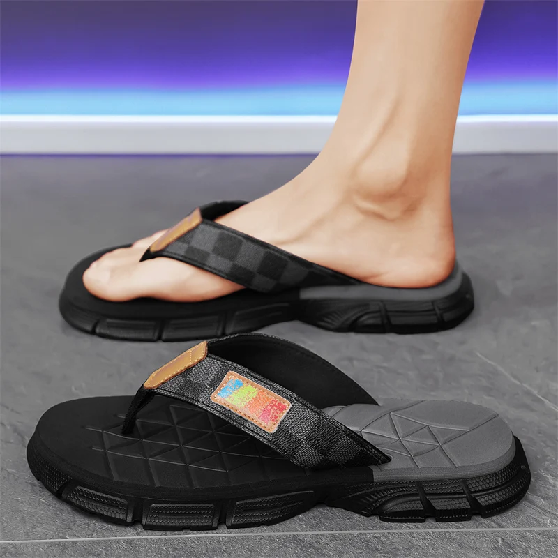 

Summer New Men Flip Flops Fashion Soft Sole Slippers Outdoor Lightweight Beach Shoes Non-Slip Walking Sandals Indoor Home Slides