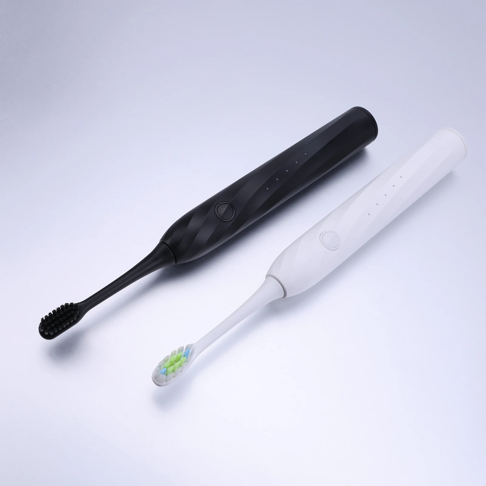 성인용 브러시 헤드 4개가 포함된 전동 칫솔 5가지 모드 2분 스마트 타이머가 포함된 충전식 전동 칫솔