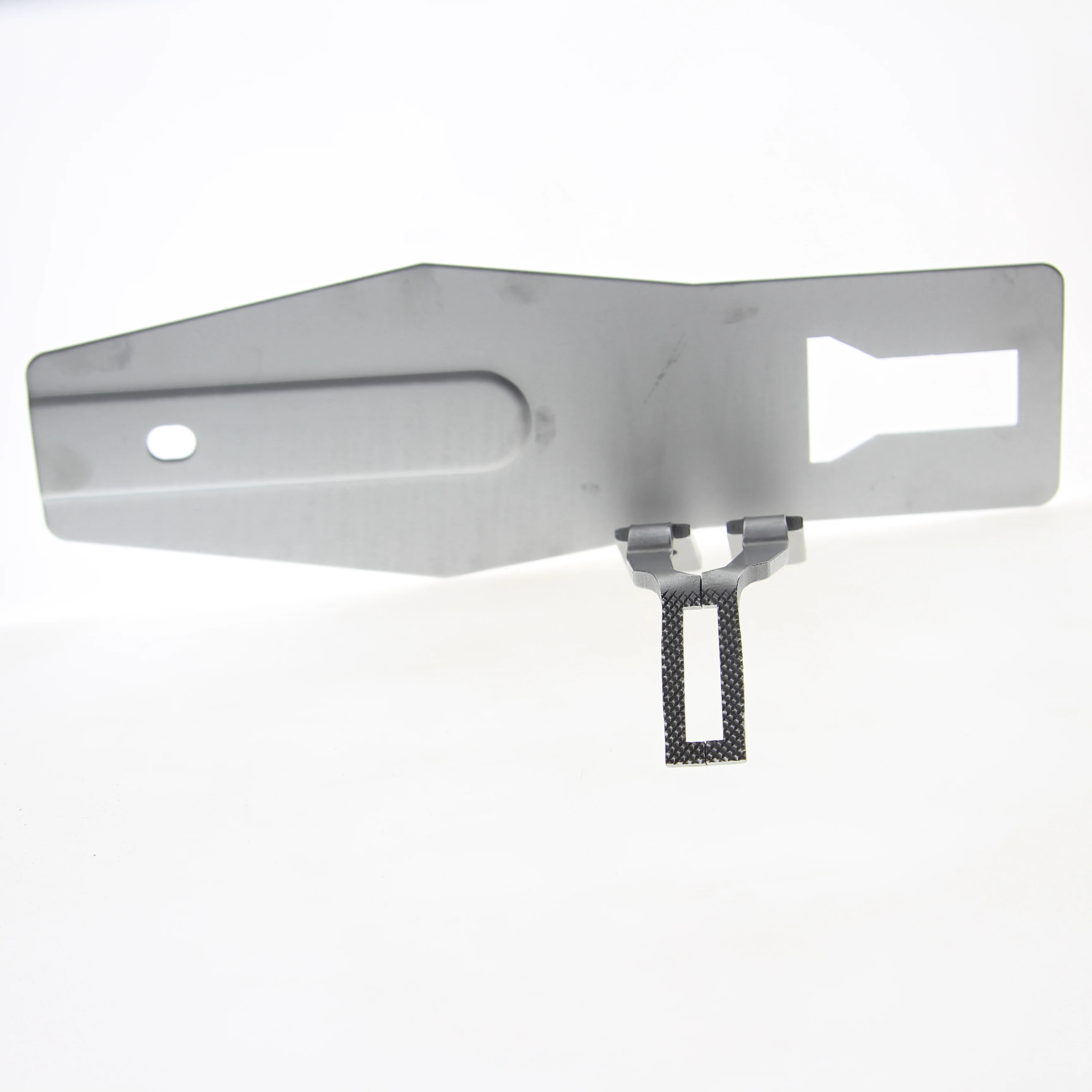 For Juki LK-1900 Set Of Paws 135-71955 (23x5.6, longitudinal) And Sliding Plate 141-16503 (23 mm, longitudinal)
