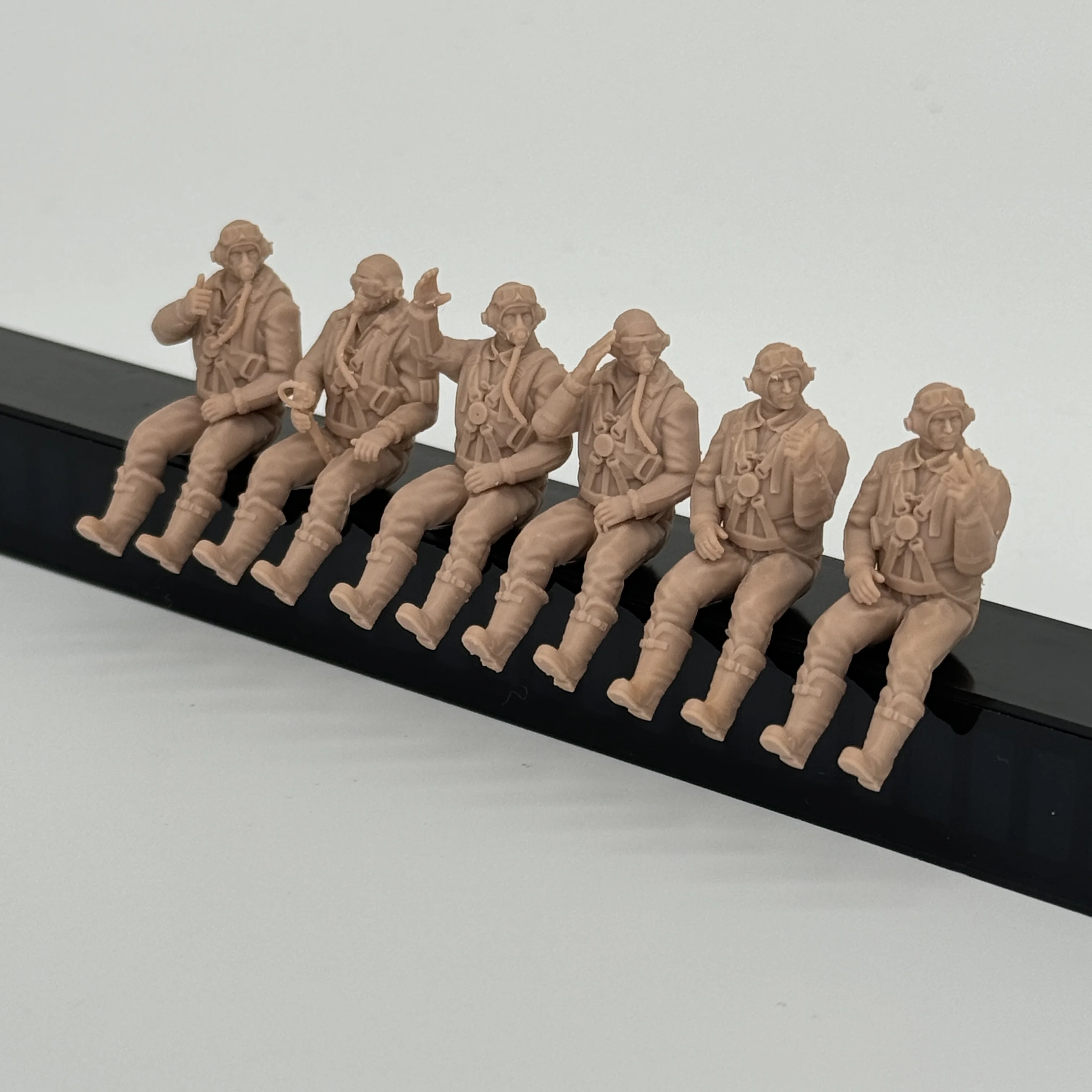 Un lot de kits et maquettes de véhicules militaires incomplets au 1/72e