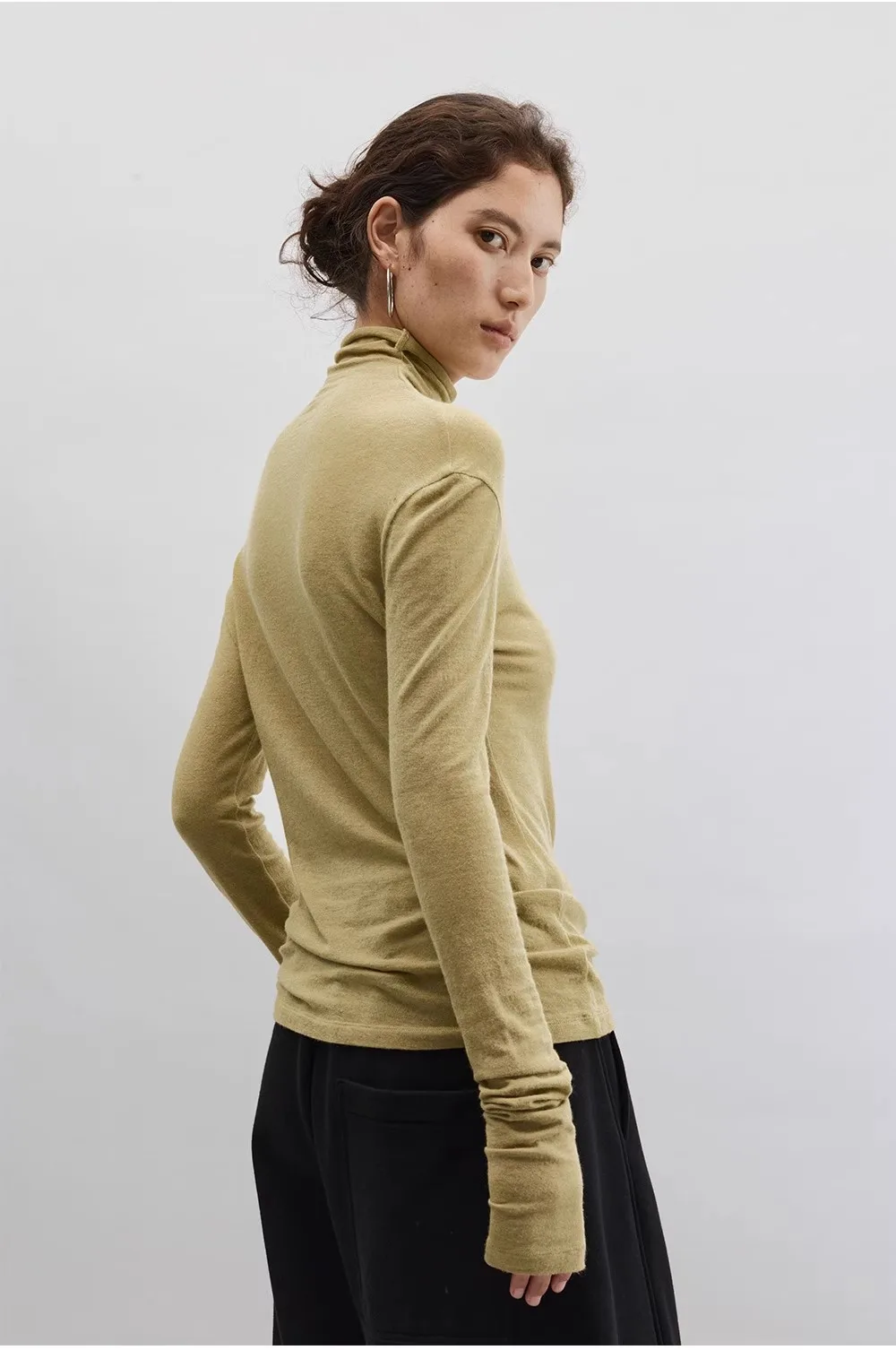

Fashion Classic Style ~ Ultra-Soft Wool Blend Stretchy Slim-Fit Knit Pullover, Warm Inner Layer with Stacked Collar, 2025 Autumn New Women's Base Shirt