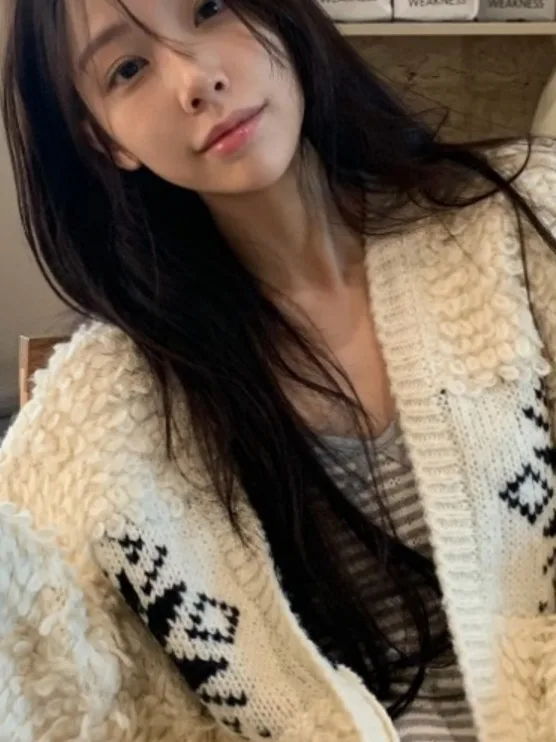 가을 겨울 여성 니트 스웨터 재킷 헤비 자수 긴 소매 원형 퍼 다용도 아우터웨어 출퇴근 스타일 레귤러 핏