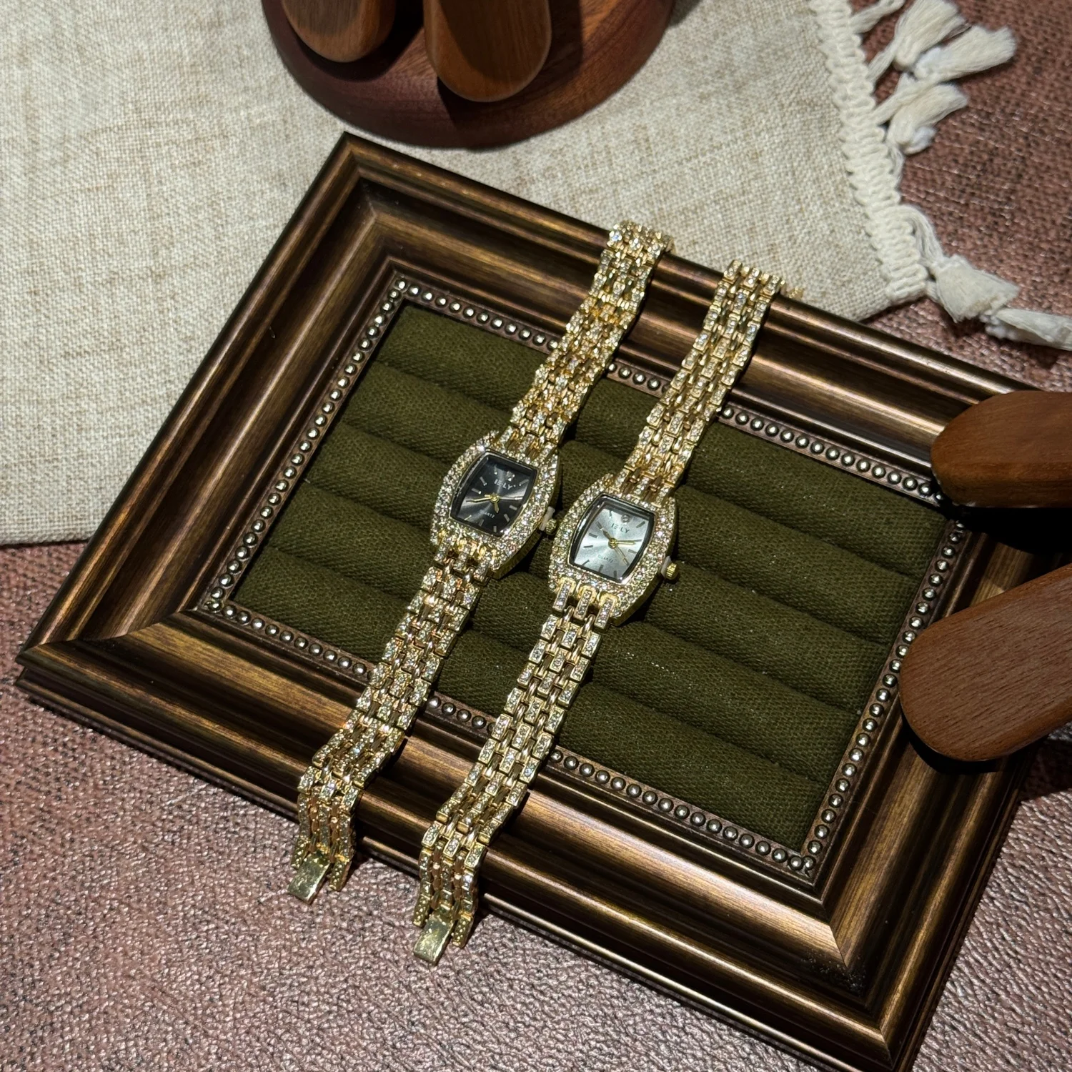 من المألوف كامل الماس كوارتز ساعة النساء السيدات حجر الراين ساحة الساعات سبائك الذهب سوار حزام ساعة اليد Reloj Mujer