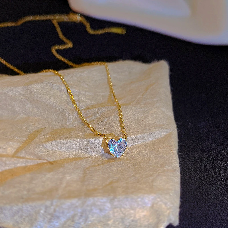 New Fashion Trendy Zircon Love Pendant Necklace for Women Light Luxury Temperament Clavicle Chain Girls Prom Anniversary Gift