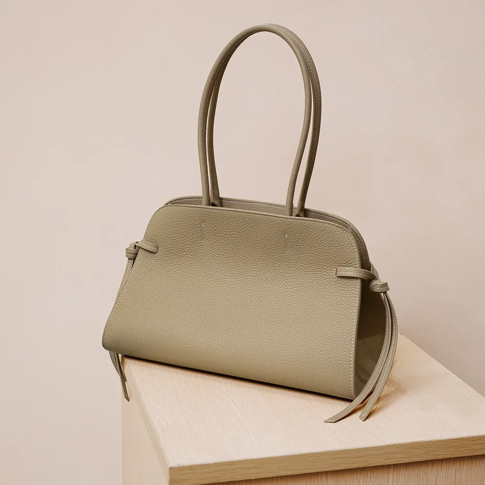 2026 Spring and Summer New Niche Design Large Capacity Women's Handbag Commuter Premium Leather Fashion Simple Casual Daily