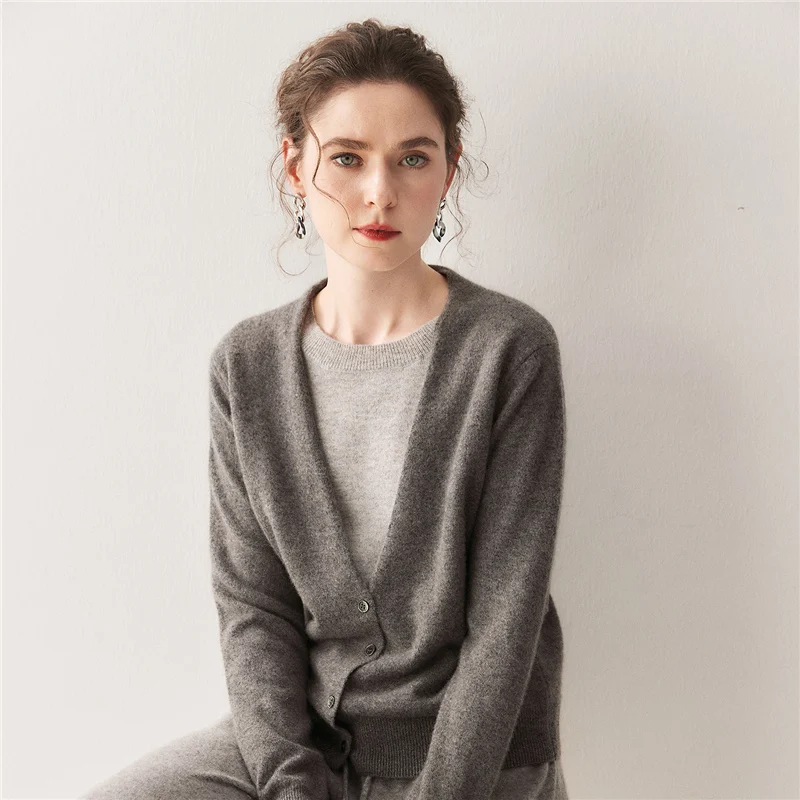 

Women's 100% Cashmere V-neck Fake Two-Piece Pullover Sweater Autumn Winter Elastic Knitted Sweater Comfort Simple Base Top