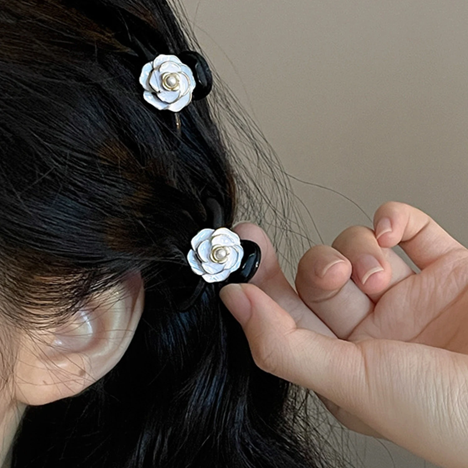 

New Elegant Camellia Flower Black Small Hair Claw Clip Korean Trend Hairpin Broken Hair Bang Headwear Hair Accessories For Girls