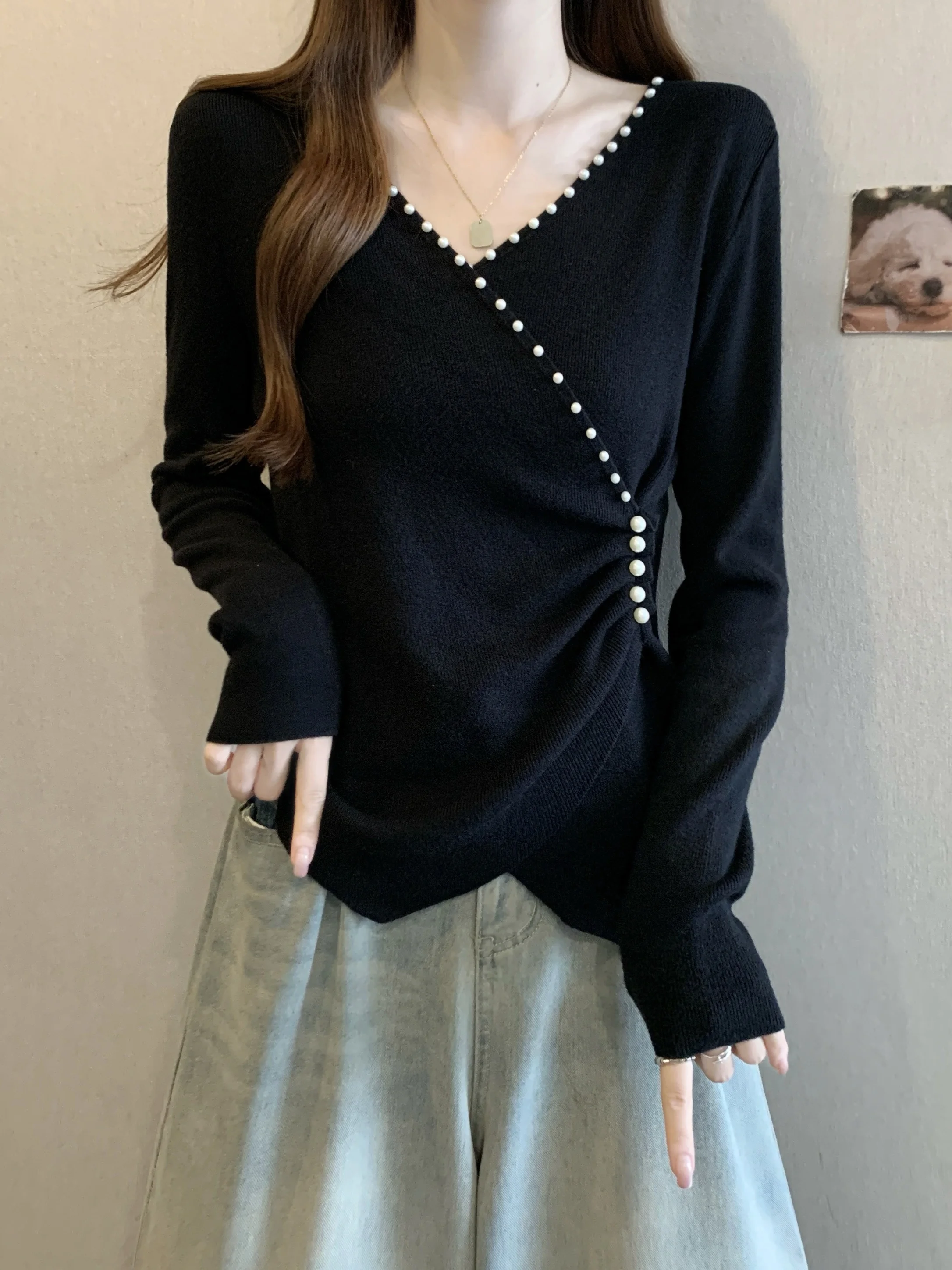 

Женский вязаный топ больших размеров с V-образным вырезом, расшитый бисером, с длинными рукавами, утягивающий, с асимметричным подолом, с жемчужной отделкой, осенний