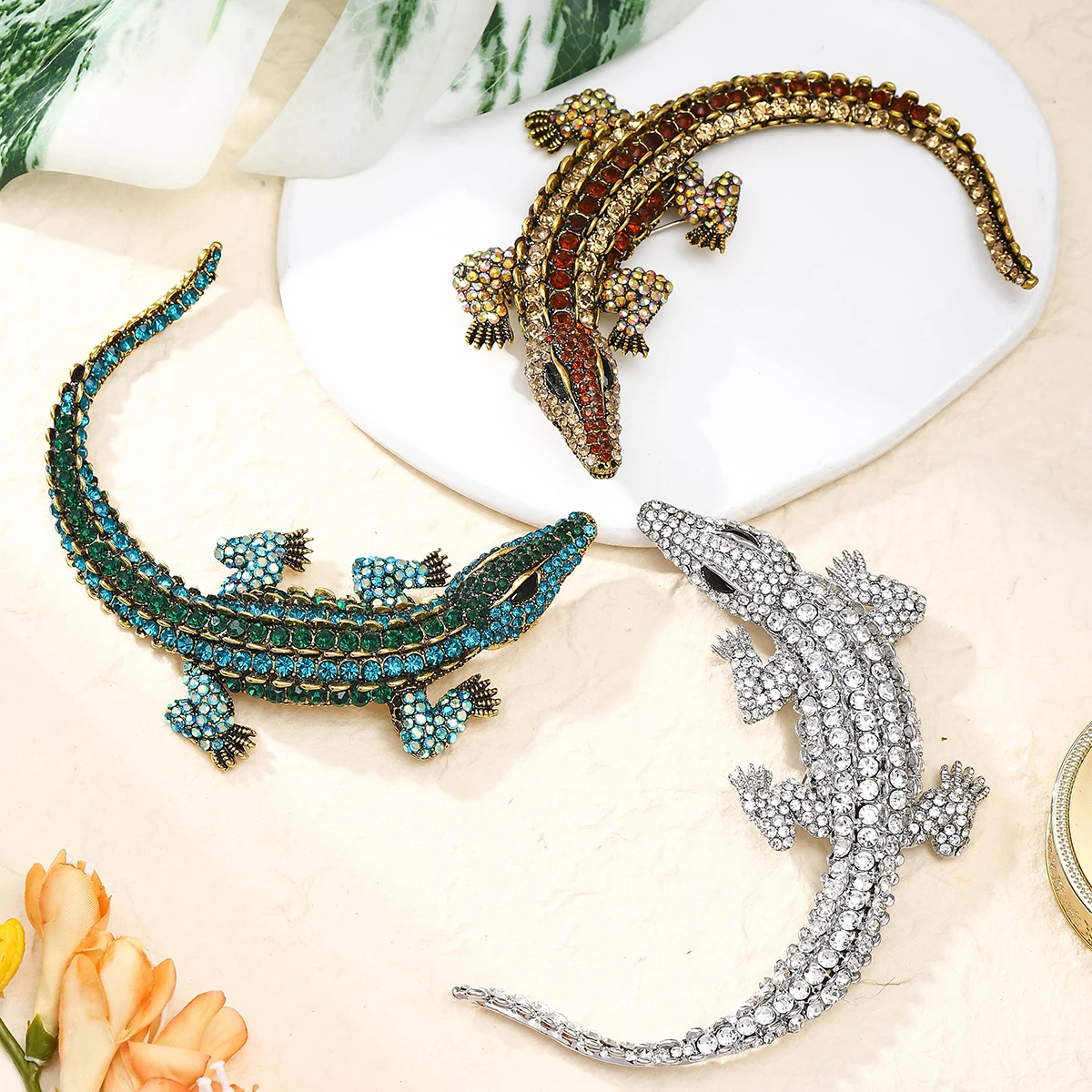 1 Pc Novelty Vintage Crocodile Brooch Diamond Alloy Animal Corsage Pin Suitable For Everyday Wear