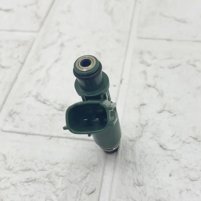 Suitable for Toyota for Corolla ZZE12/1.8 automotive fuel injector nozzle 4/12 hole 23250-22040