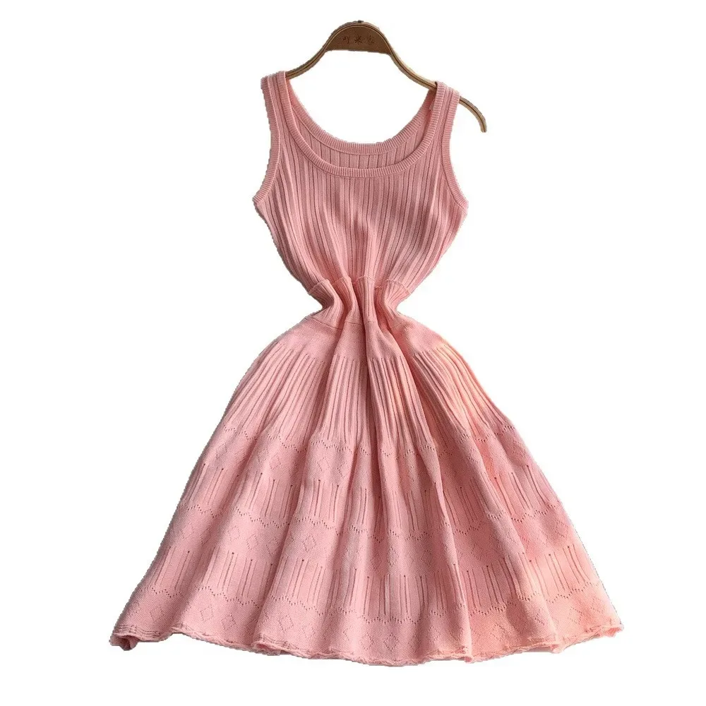 فساتين محبوكة بدون أكمام على الموضة الفرنسية الجديدة باللون الأزرق على شكل حرف U فساتين نسائية صيفية غير رسمية عصرية على شكل حرف a متوسطة الطول ملابس نسائية