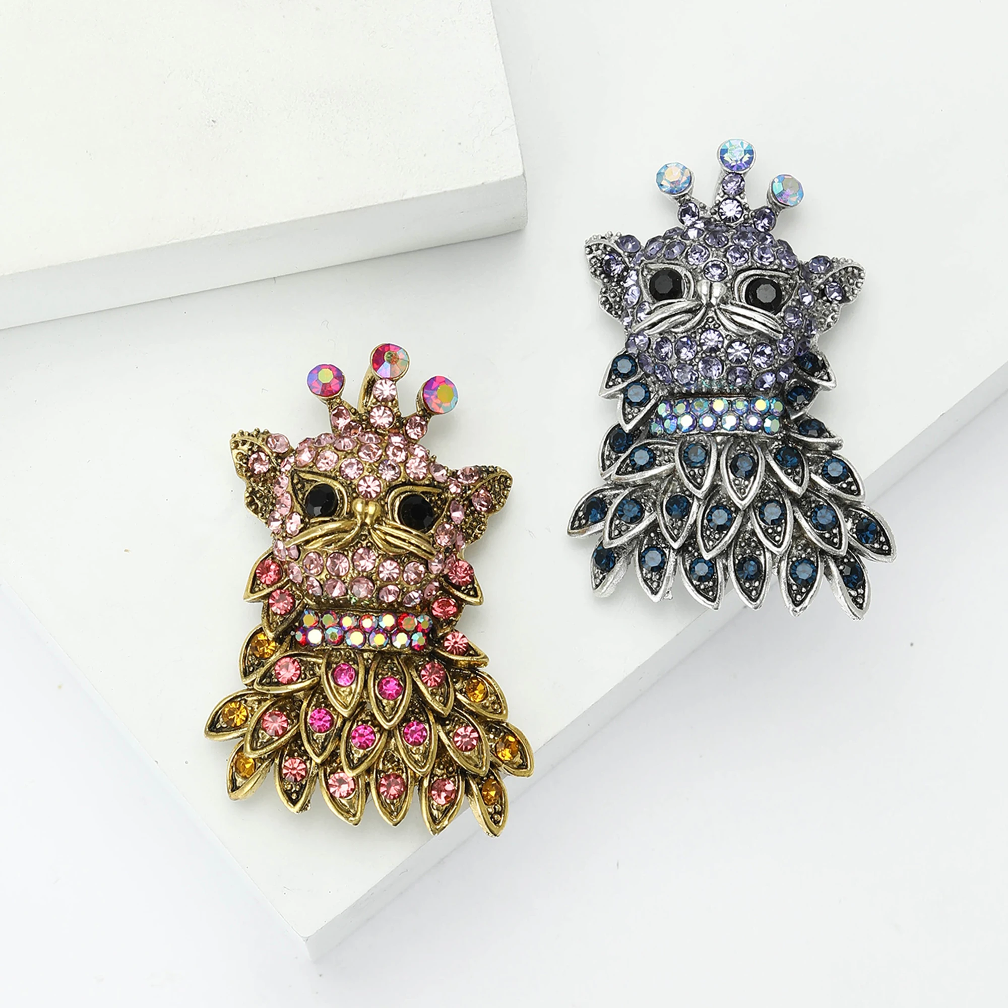 Trendy Rhinestone Crown Bear and Cat Brooches for Women Unisex Animal Pins 4-color Available Casual Party Accessories Gifts